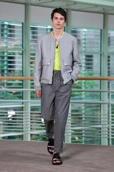 Look 22